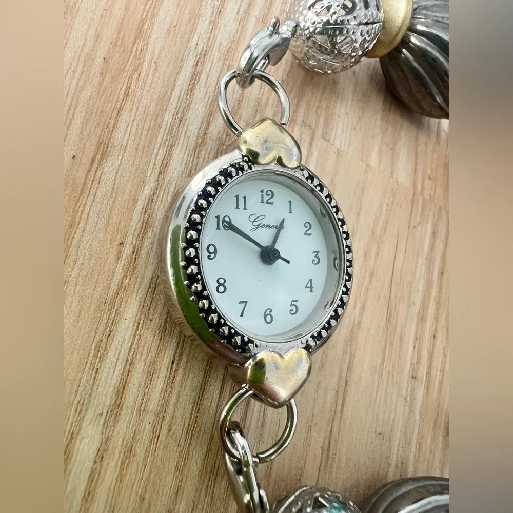 Geneva ladies metallic beaded bracelet watch NEW BATTERY